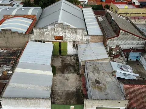 IMPORTANTE GALPÓN EN VENTA CON LOCAL COMERCIAL