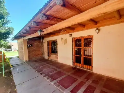 Casa 5 ambientes con 1 baño