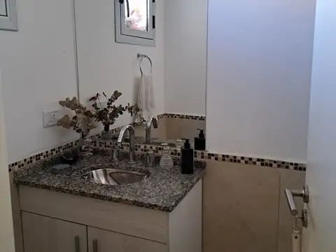 Depto Tipo Casa en Venta con 1 cocheras
