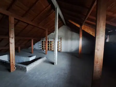 CASA EN VENTA 4 AMBIENTES CON LOCAL Y GALPON