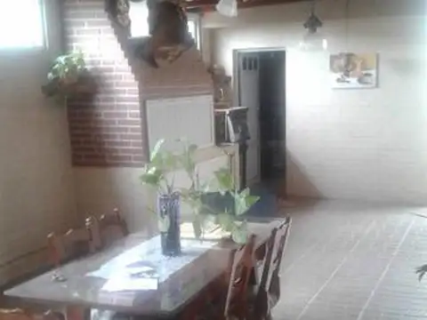 Casa 5 ambientes con 1 baño