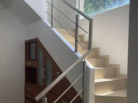 Casa 4 ambientes con 3 baños