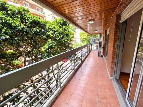 Cullen 4955  (V. Urquiza) Semipiso 3 ambientes. 2 baños. Balcón terraza. Cochera cubierta.