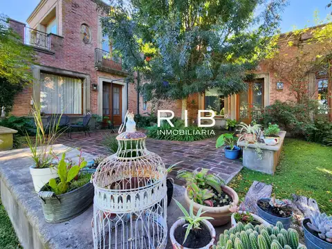 Casa 6 ambientes con 4 baños