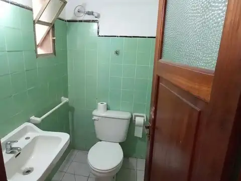 SE ALQUILA LOCAL CON OFICINAS EN PLENO CENTRO