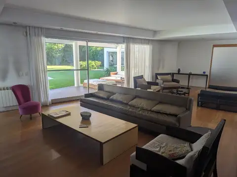 Casa en Venta con 8 cocheras