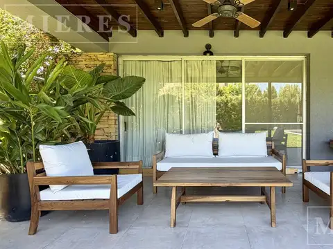 Casa en alquiler de verano en el Barrio Barbarita, Bancalari.