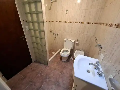 PH 2 AMB. (52 M2) + GALPÓN (58 M2) (AMBOS POR PASILLO)