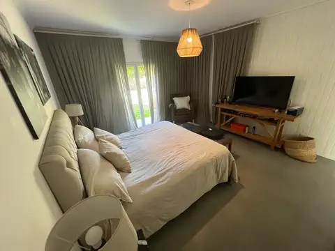 Casa en Alquiler con 1 cochera