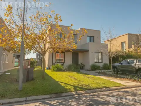 Impecable casa B° Priv Araucarias, Puertos del Lago. ESCOBAR