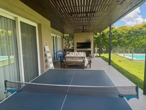 Casa en Venta con 3 cocheras