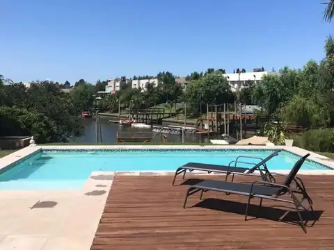 Casa en Venta con 3 cocheras