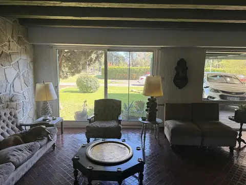 Casa en Venta con 4 cocheras