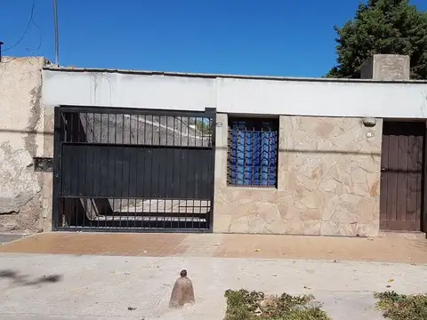 VENTA DE CASA DOS DORMITORIOS LAS HERAS