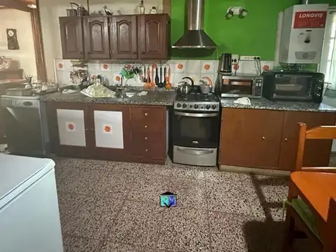 Casa 4 ambientes con 1 baño