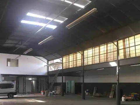 Galpon - Alquiler -  Martinez - 740 m2  ZONIF ID - ALQUILADO