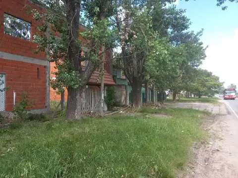 TRES GALPONES TERMINADOS EN VENTA SOBRE ACCESO OESTE, MORENO