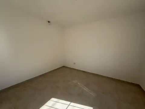 ALQUILO CASA 3 AMB MERLO NORTE