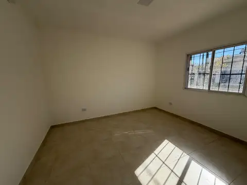 Casa en Alquiler con 1 cochera
