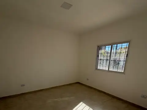 Casa 3 ambientes con 1 baño