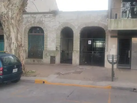 Casa a demoler o reciclar sobre av 60