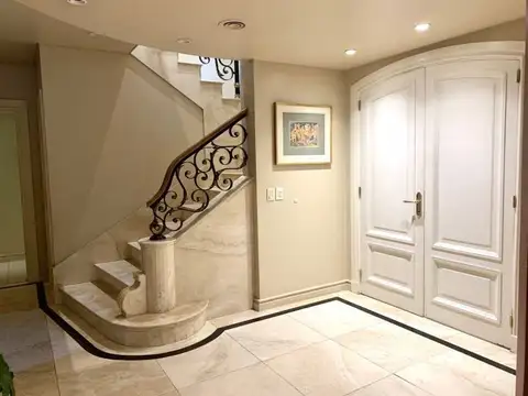 Casa 5 ambientes con 7 baños