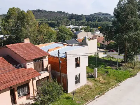 LOTE CON  DOS DUPLEX A TERMINAR EN TANDIL.