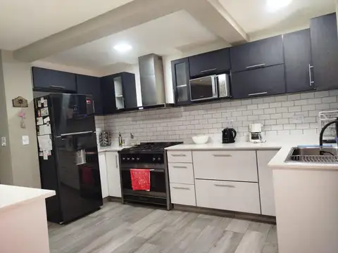 Casa 5 ambientes con 3 baños