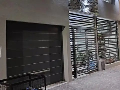 VENTA CASA 5 AMBIENTES EN DOS PLANTAS CON COCHERA  ALTOS DE PODESTA  BARRIO CERRADO