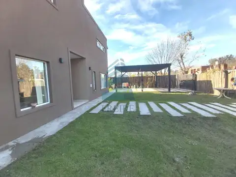 ALQUILER Casa de 3 ambientes en Barrio Carabassa, Pilar