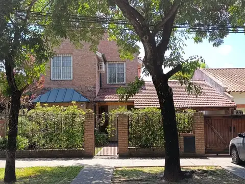 Casa en venta excelente ubicación con pileta en San miguel