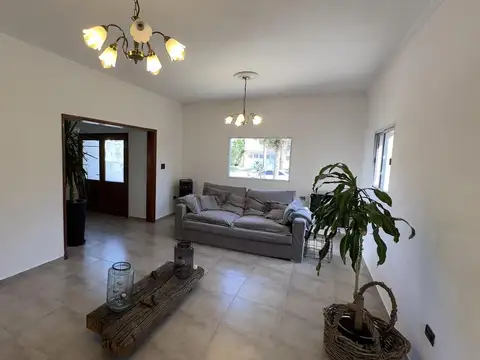 Casa en Venta con 2 cocheras