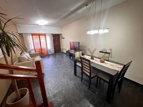 DUPLEX 4 AMBIENTES CON COCHERA EN VENTA EN CENTRO DE CASEROS