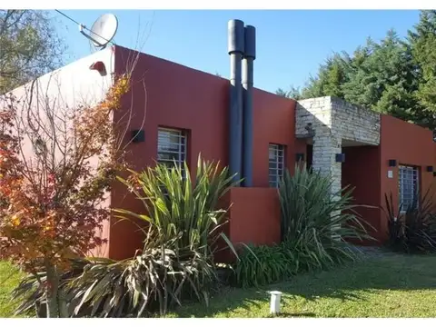 IMPORTANTE CASA CON PARQUE Y PILETA