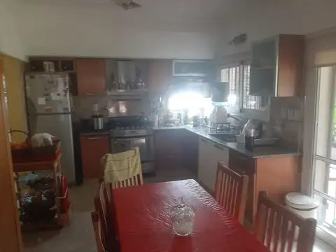 CASA EN MORENO, EXCELENTE UBICACION
