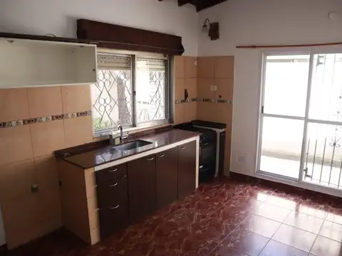 Depto Tipo Casa en Alquiler en Moron Sur, $ 550.000