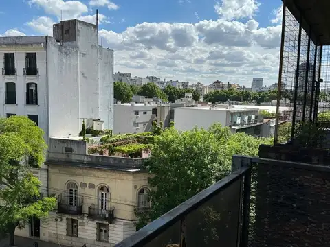 LINDO MONOAMBIENTE AL FRENTE CON BALCON
