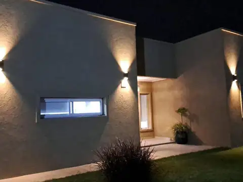 Casa en Venta en Pilar del Este - San Ramon, USD 235.000