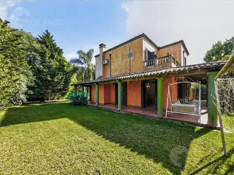 En venta . Residencia de estilo clasico sobre 1.800M2 de en Barrio Pelufo Villa Luzuriaga