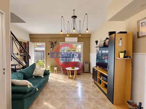 DUPLEX EN VENTA 4 AMBIENTES EN FLORIDA OESTE CON PATIO Y COCHERA