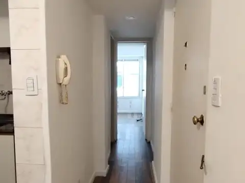 Departamento dos ambientes al frente con patio