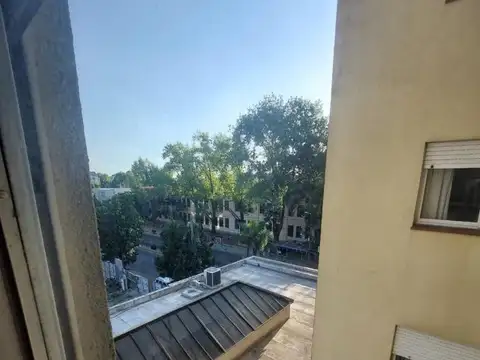 Departamento en Alquiler en Adrogue, $ 650.000