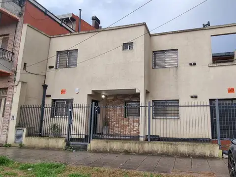 EN VENTA EN VILLA BOSCH HERMOSA PROPIEDAD DE 4 AMBIENTES CON JARDIN Y PISCINA - FICHA 9246