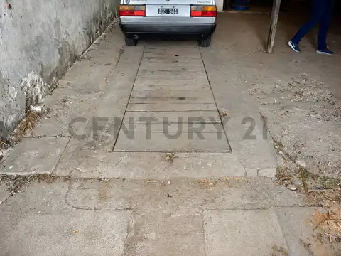 Casa 6 ambientes con 1 baño