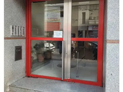 Departamento 5 Ambientes en Venta en Morón centro.