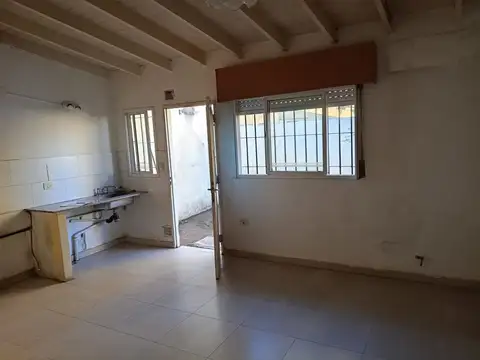 Departamento 2 ambientes con patio