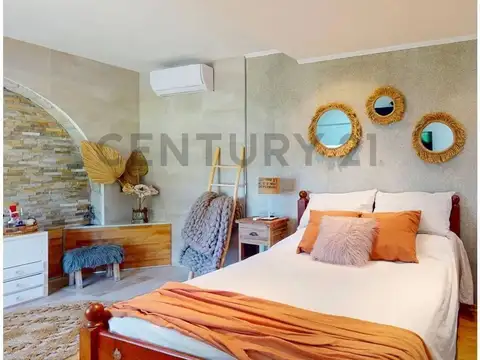 Casa en Venta con 3 cocheras