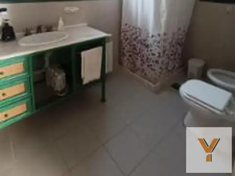 Casa en venta - 4 Dormitorios 4 Baños - Córdoba