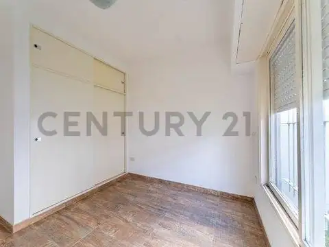 Venta casa 4 ambientes con cochera jardín y quincho