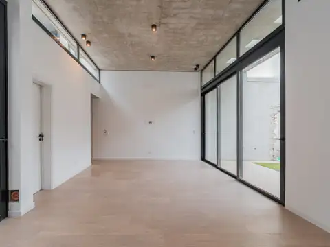 Avenida Combatientes De Malvinas 3800, Piso 0